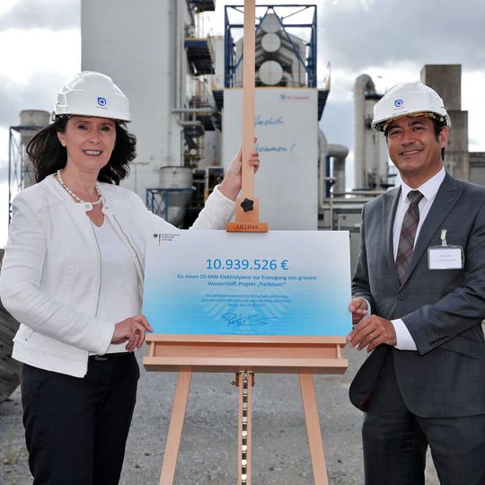Das Wasserstoff-Projekt hat einen Förderbescheid des deutschen Bundesministeriums für Wirtschaft und Energie erhalten. Das Wasserstoff-Projekt hat einen Förderbescheid des deutschen Bundesministeriums für Wirtschaft und Energie erhalten.