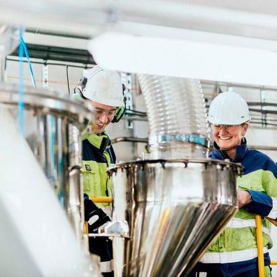 The potential fast-track plant at Herøya can add an additional 5,000 metric tons of production capacity, bringing Vianode’s total production at Herøya to approximately 60,000 metric tons of synthetic graphite. The potential fast-track plant at Herøya can add an additional 5,000 metric tons of production capacity, bringing Vianode’s total production at Herøya to approximately 60,000 metric tons of synthetic graphite.