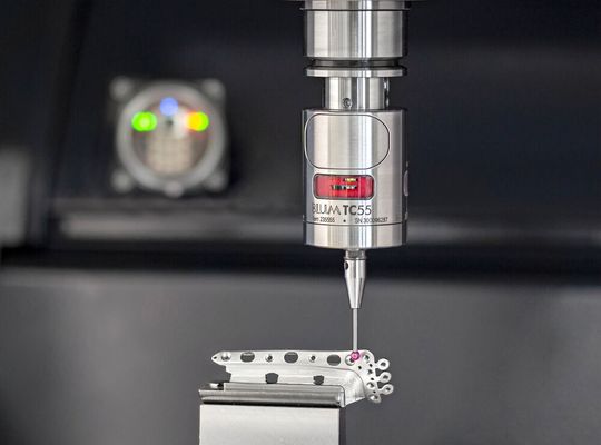 Blum-Novotest wird im Rahmen der EMO den neuen Messtaster TC55 präsentieren. Er spart laut Hersteller Platz und überträgt die Messergebnisse per Infrarot, besonders schnell und sicher. Blum-Novotest wird im Rahmen der EMO den neuen Messtaster TC55 präsentieren. Er spart laut Hersteller Platz und überträgt die Messergebnisse per Infrarot, besonders schnell und sicher.