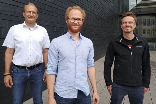 Das Team des neu gegründeten Joint Ventures Endress+Hauser BioSense: Geschäftsführer Dr. Nicholas Krohn, Dr. Stefan Burger und Dr. Martin Schulz (von links). Das Team des neu gegründeten Joint Ventures Endress+Hauser BioSense: Geschäftsführer Dr. Nicholas Krohn, Dr. Stefan Burger und Dr. Martin Schulz (von links).