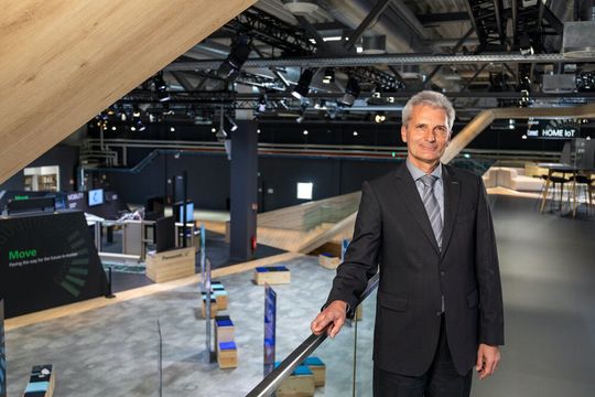 Johannes Spatz: President Panasonic Industry Europe: „Im CXC wollen wir unsere Marke umfänglich präsentieren und erlebbar machen, den intensiven Dialog mit Kunden, Entwicklern, Partnern und Öffentlichkeit verstärken und so unseren Wachstumskurs in Europa weiter ausbauen.“ Johannes Spatz: President Panasonic Industry Europe: „Im CXC wollen wir unsere Marke umfänglich präsentieren und erlebbar machen, den intensiven Dialog mit Kunden, Entwicklern, Partnern und Öffentlichkeit verstärken und so unseren Wachstumskurs in Europa weiter ausbauen.“