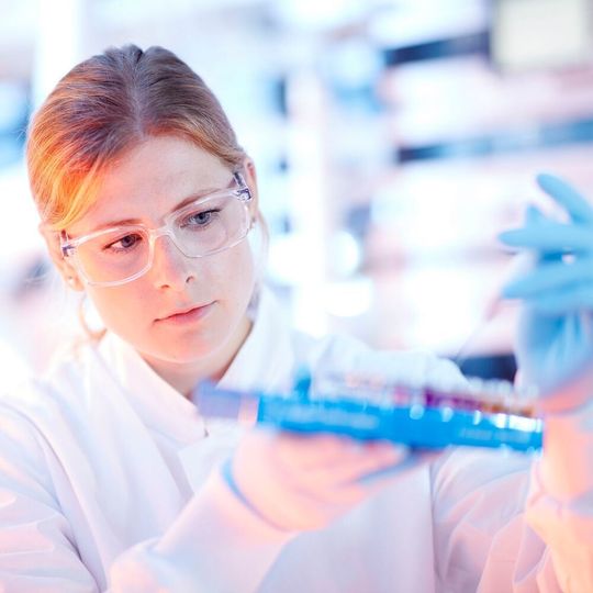 Die Forschungs- und Entwicklungs-Pipeline von Boehringer Ingelheim im Bereich Humanpharma umfasst über 60 neue Wirkstoffe sowie rund 100 klinische und präklinische Projekte. Die Forschungs- und Entwicklungs-Pipeline von Boehringer Ingelheim im Bereich Humanpharma umfasst über 60 neue Wirkstoffe sowie rund 100 klinische und präklinische Projekte.