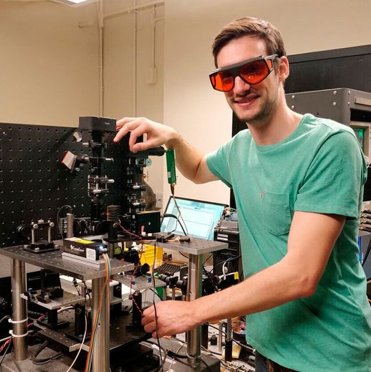 Dr. Jonas Zehner at the MOKE-setup for magneto-ionic measurements at the MIT. Dr. Jonas Zehner at the MOKE-setup for magneto-ionic measurements at the MIT.