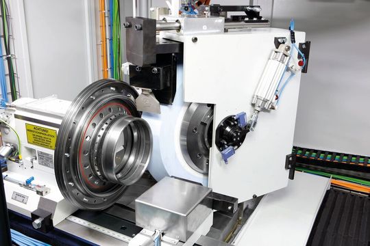 Eine nahezu 100-prozentige Verfügbarkeit stelle die CG-1800 von Danobat bereit. Das resultiere unter anderem aus einem Innenleben, das aus einer minimierten Anzahl von Komponenten besteht.