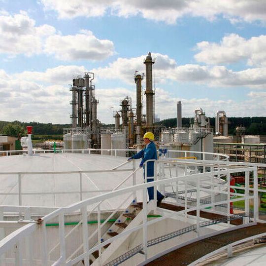 Around 100,000 tons of different hydrogenated products – including Cyclopentane – can be processed annually in the plant depending on the feedstock used. Around 100,000 tons of different hydrogenated products – including Cyclopentane – can be processed annually in the plant depending on the feedstock used.