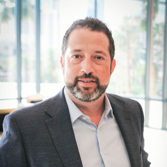 Sammy Zoghlami übernimmt bei Nutanix erneut die Position des Senior Vice President of Sales für die EMEA-Region. Sammy Zoghlami übernimmt bei Nutanix erneut die Position des Senior Vice President of Sales für die EMEA-Region.