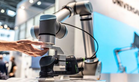Universal Robots verkündet hohen Umsatzanstieg im zweiten Quartal 2021. Demnach erreichte der Cobot-Entwickler und -hersteller ein Plus von 75 Prozent, verglichen mit dem entsprechenden Zeitraum in 2020. Universal Robots verkündet hohen Umsatzanstieg im zweiten Quartal 2021. Demnach erreichte der Cobot-Entwickler und -hersteller ein Plus von 75 Prozent, verglichen mit dem entsprechenden Zeitraum in 2020.