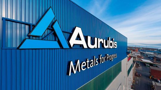 Aurubis gibt Verkauf großer Teile seiner Flachwalzsparte bekannt. Als potenzieller Käufer steht die Intek Holding mit der KME-Gruppe parat, wie es weiter heißt. Hier mehr zu den Hintergründen. Aurubis gibt Verkauf großer Teile seiner Flachwalzsparte bekannt. Als potenzieller Käufer steht die Intek Holding mit der KME-Gruppe parat, wie es weiter heißt. Hier mehr zu den Hintergründen.