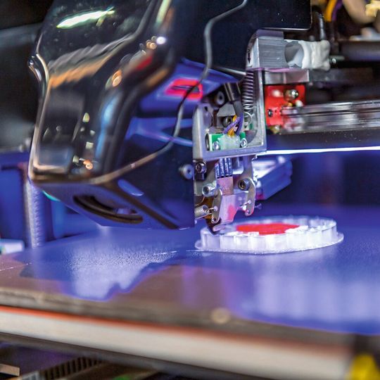Fundiertes Fachwissen: Zur Messe AM Expo in Luzern informieren sich Spezialisten aller industrieller Branchen über Verfahren und Technologien des professionellen 3D-Drucks. Fundiertes Fachwissen: Zur Messe AM Expo in Luzern informieren sich Spezialisten aller industrieller Branchen über Verfahren und Technologien des professionellen 3D-Drucks.