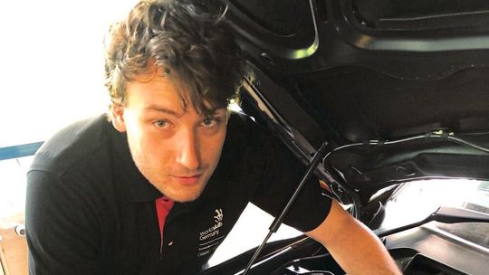 Kfz-Mechatroniker Tobias Zander wird bei den Euroskills an den Start gehen. Kfz-Mechatroniker Tobias Zander wird bei den Euroskills an den Start gehen.