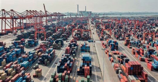 Dieses Bild lässt es ahnen: China ist Exportweltmeister! Unter anderem die Coronakrise hat den Fernosthandel beflügelt, wie eine neue Studie von Germany Trade & Invest belegt. Dieses Bild lässt es ahnen: China ist Exportweltmeister! Unter anderem die Coronakrise hat den Fernosthandel beflügelt, wie eine neue Studie von Germany Trade & Invest belegt.