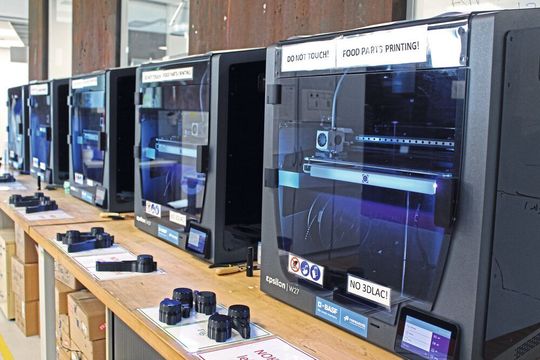 Drucken on demand heißt, ohne Lagerhaltung kleine Stückzahlen für Endverbraucher fertigen. Dazu verbindet Replique OEMs, Endverbraucher und Auftragsfertiger. Drucken on demand heißt, ohne Lagerhaltung kleine Stückzahlen für Endverbraucher fertigen. Dazu verbindet Replique OEMs, Endverbraucher und Auftragsfertiger.