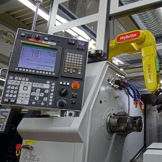 Miyano Drehzentrum BNA-42 S mit «MiyButler». Miyano Drehzentrum BNA-42 S mit «MiyButler».