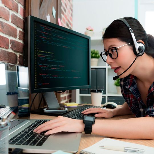 Mit RMM können Managed Service Provider die IT-Systeme ihrer Kunden aus der Ferne überwachen und warten. Mit RMM können Managed Service Provider die IT-Systeme ihrer Kunden aus der Ferne überwachen und warten.