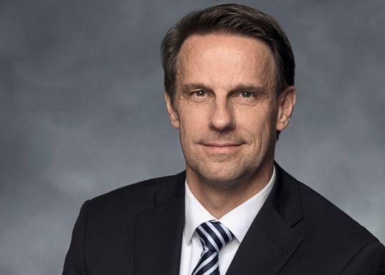 Matthias Klünder hat mit Wirkung zum 1. August 2021 bei Mitsubishi Forklift Trucks die Nachfolge von Detlef Wichert übernommen, der in Ruhestand gegangen ist. Matthias Klünder hat mit Wirkung zum 1. August 2021 bei Mitsubishi Forklift Trucks die Nachfolge von Detlef Wichert übernommen, der in Ruhestand gegangen ist.