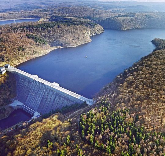Erdbeobachtungssatelliten sollen künftig helfen, die Wasserqualität in Seen und Flüssen zu erfassen. Erdbeobachtungssatelliten sollen künftig helfen, die Wasserqualität in Seen und Flüssen zu erfassen.