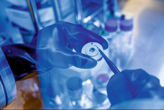 Researchers at Chalmers University of Technology, Sweden, present a new concept to fabricate high-performance electrode materials for sodium-ion batteries. It is based on a novel type of graphene to store one of the world's most common and cheap metal ions – sodium. The results show that the capacity can match today’s lithium-ion batteries. Researchers at Chalmers University of Technology, Sweden, present a new concept to fabricate high-performance electrode materials for sodium-ion batteries. It is based on a novel type of graphene to store one of the world's most common and cheap metal ions – sodium. The results show that the capacity can match today’s lithium-ion batteries.