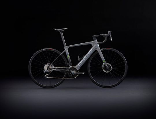 Das Cipollini Flusso mit Maxon Bikedrive Air. Das Cipollini Flusso mit Maxon Bikedrive Air.