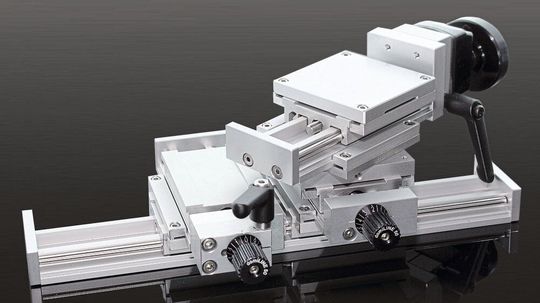 Domiline: Der Anwender kann die Einstellschlitten einfach kombinieren, ohne die einzelnen Elemente verschrauben zu müssen.