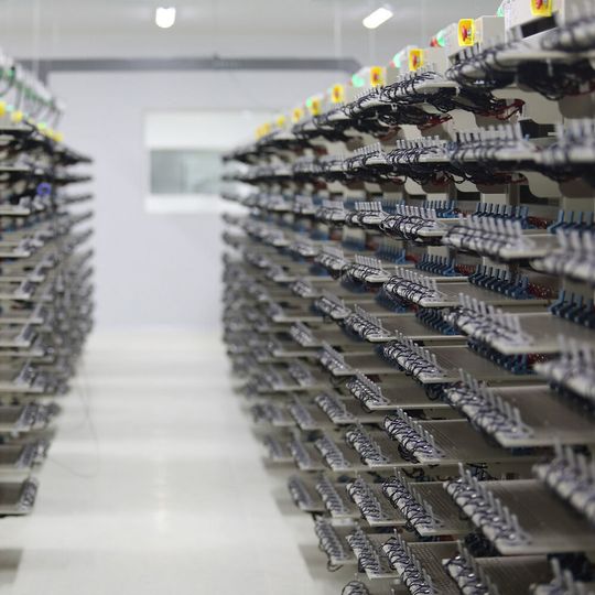 Das Forschungs- und Entwicklungszentrum am Standort Da Chang Sha verfügt über moderne Batterietestmöglichkeiten. Das Forschungs- und Entwicklungszentrum am Standort Da Chang Sha verfügt über moderne Batterietestmöglichkeiten.