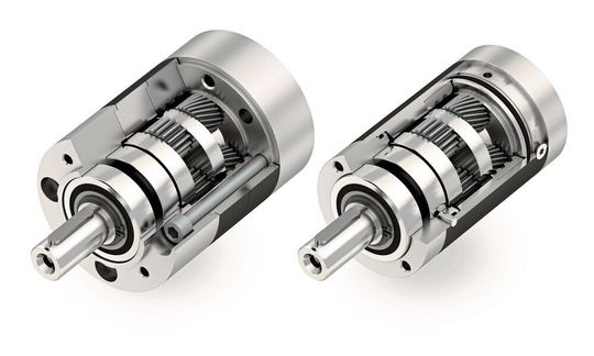 Ein Modell aus der bestehenden Baureihe PM105LN (li.) und ein Modell aus der neuen, schlankeren R-Baureihe PM88RLN