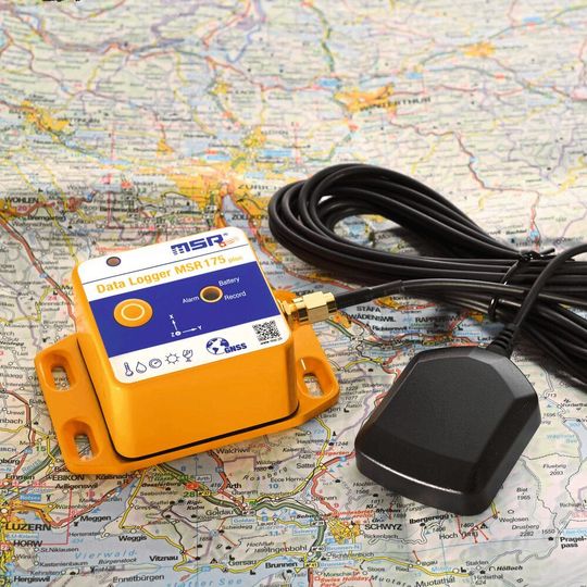 Der MSR175plus ist ein Transport-Datenlogger mit GPS/GNSS-Empfänger. Er erfasst gleichzeitig Schocks sowie Temperatur, Feuchte, Luftdruck und Lichtstärke. Der MSR175plus ist ein Transport-Datenlogger mit GPS/GNSS-Empfänger. Er erfasst gleichzeitig Schocks sowie Temperatur, Feuchte, Luftdruck und Lichtstärke.