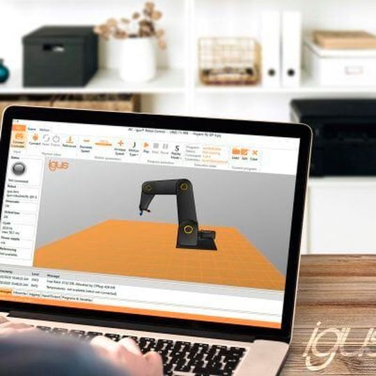 Mit der kostenlosen Igus Robot Control kann der Anwender seinen Igus-Wunschroboter simulieren, programmieren und steuern. Mit der kostenlosen Igus Robot Control kann der Anwender seinen Igus-Wunschroboter simulieren, programmieren und steuern.