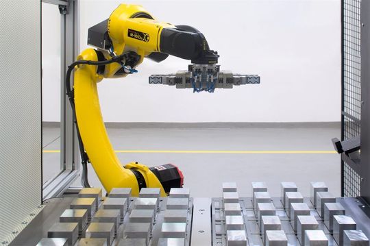 Das ist Zeltwangers neueste Entwicklung in Sachen Greifertechnik: Der X-Load eco! Das System schaffe das Be- und Entladen von Werkzeugmaschinen in unter 5 Minuten – unabhängig vom Maschinenhersteller. Das ist Zeltwangers neueste Entwicklung in Sachen Greifertechnik: Der X-Load eco! Das System schaffe das Be- und Entladen von Werkzeugmaschinen in unter 5 Minuten – unabhängig vom Maschinenhersteller.