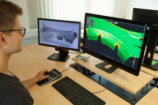 Umformen in der Simulation! Wie das geht, präsentiert der Blechexpo-Aussteller Stampack mit der neuesten Version seiner Software Xpress 2021.1 in Halle 6 in Stuttgart. Unter anderem liefert das System jetzt deutlich schneller Ergebnisse, heißt es. Umformen in der Simulation! Wie das geht, präsentiert der Blechexpo-Aussteller Stampack mit der neuesten Version seiner Software Xpress 2021.1 in Halle 6 in Stuttgart. Unter anderem liefert das System jetzt deutlich schneller Ergebnisse, heißt es.