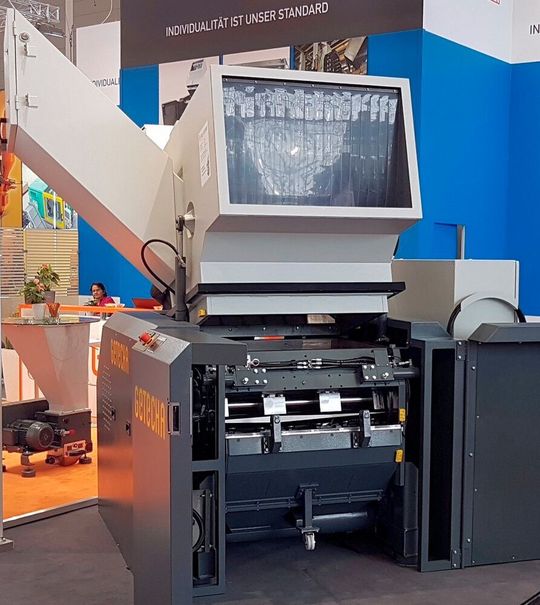 Eye-catcher at Fakuma 2021: The sound-proof RS 45090 on the Getecha stand (Hall A3/ Stand 3210) is designed for throughputs of up to 900 kg/h and is primarily used as a central granulation station in plastics processing. Eye-catcher at Fakuma 2021: The sound-proof RS 45090 on the Getecha stand (Hall A3/ Stand 3210) is designed for throughputs of up to 900 kg/h and is primarily used as a central granulation station in plastics processing.
