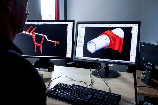 Mit seinen Simulationstools kann Lanxess genau vorhersagen, bis zu welchen Belastungen Hohlprofilhybride standhalten und an welcher Stelle sie versagen.