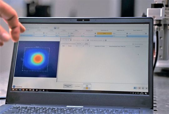 Im Rahmen des Schweisstec-Auftritts zeigt Laserline Möglichkeiten, mit denen laserbasierte Löt- und Schweißprozesse digital werden. Wie hier mit der Spot-in-Spot-Funktion, mit der ein konzentrierter Laserstrahl von einem größeren Spot umhüllt werden kann. Im Rahmen des Schweisstec-Auftritts zeigt Laserline Möglichkeiten, mit denen laserbasierte Löt- und Schweißprozesse digital werden. Wie hier mit der Spot-in-Spot-Funktion, mit der ein konzentrierter Laserstrahl von einem größeren Spot umhüllt werden kann.