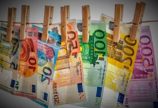 Schongang vorbei! Denn Geldwäschern wollen die Experten von eClear und Fraugster jetzt gemeinsam an den Kragen. Den Kunden von eClear wird etwa der Zugang zu Sanktionslisten gewährt. Schongang vorbei! Denn Geldwäschern wollen die Experten von eClear und Fraugster jetzt gemeinsam an den Kragen. Den Kunden von eClear wird etwa der Zugang zu Sanktionslisten gewährt.