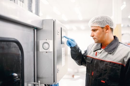 Bei längenbeschränkten Übersetzungen für HMI-Texte und Displays können selbst kleinste Fehler große Folgen haben. Bei längenbeschränkten Übersetzungen für HMI-Texte und Displays können selbst kleinste Fehler große Folgen haben.