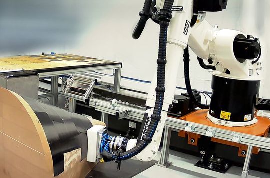 Der Münchener Automatisierungexperte Cevotec nebst Partnern will den Prozess des Fiber Patch Placements zur Herstellung von Faserverbundbauteilen im Rahmen eines geförderten Projektes drastisch beschleunigen und manuelle Handgriffe quasi eliminieren. Der Münchener Automatisierungexperte Cevotec nebst Partnern will den Prozess des Fiber Patch Placements zur Herstellung von Faserverbundbauteilen im Rahmen eines geförderten Projektes drastisch beschleunigen und manuelle Handgriffe quasi eliminieren.