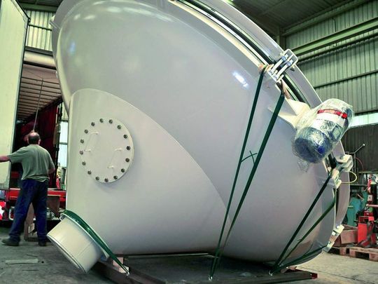Abb. 1: Vor Kurzem hat die solids solutions group den größten jemals gebauten Vibrationsaustragsboden Extra-Vib geliefert. Er wird eingesetzt an einem Silo mit zwölf Metern Durchmesser. Bilder: system-technik Abb. 1: Vor Kurzem hat die solids solutions group den größten jemals gebauten Vibrationsaustragsboden Extra-Vib geliefert. Er wird eingesetzt an einem Silo mit zwölf Metern Durchmesser. Bilder: system-technik