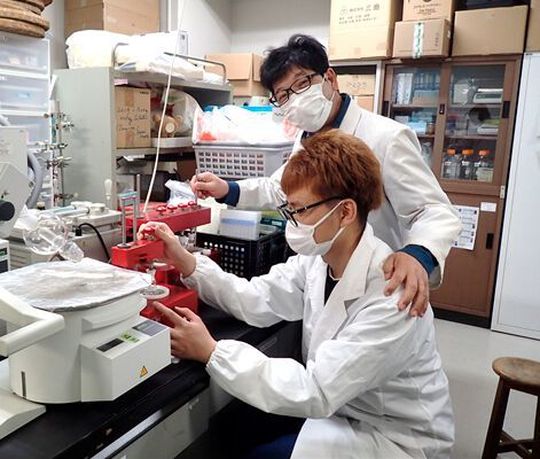 Smart Evaporator is a new type of evaporator that enables fast and effective DMSO evaporation without bumping risks. Smart Evaporator is a new type of evaporator that enables fast and effective DMSO evaporation without bumping risks.