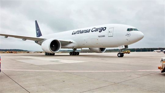 CO2-neutraler Lufttransport für alle! Sustainable Aviation Fuel (SAF) und CO2-Kompensation ab sofort weltweit bei Lufthansa Cargo buchbar! CO2-neutraler Lufttransport für alle! Sustainable Aviation Fuel (SAF) und CO2-Kompensation ab sofort weltweit bei Lufthansa Cargo buchbar!