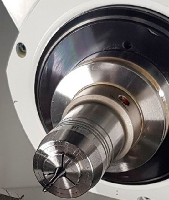 Fräs-Prozesse mithilfe von KI-Methoden zu optimieren? Das Ziel hat das Forschungsprojekt zum Mikrofräsen von Synop Systems, HB Microtec und dem Kompetenzzentrum für Spanende Fertigung der Hochschule Furtwangen. Fräs-Prozesse mithilfe von KI-Methoden zu optimieren? Das Ziel hat das Forschungsprojekt zum Mikrofräsen von Synop Systems, HB Microtec und dem Kompetenzzentrum für Spanende Fertigung der Hochschule Furtwangen.