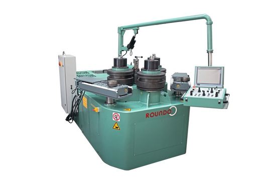 Mit der Roundo R6X zeigt Faccin eine Premium-Profilbiegemaschine. Mit der Roundo R6X zeigt Faccin eine Premium-Profilbiegemaschine.