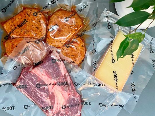 Beispiele für Lebensmittel, die im Vac 95 + von Allfo sicher verwahrt werden können. Das Institut cyclos-HTP hat den nachhaltigen Kunststoffbeutel nicht zuletzt als recycelbares Produkt der Klasse AAA eingestuft. Beispiele für Lebensmittel, die im Vac 95 + von Allfo sicher verwahrt werden können. Das Institut cyclos-HTP hat den nachhaltigen Kunststoffbeutel nicht zuletzt als recycelbares Produkt der Klasse AAA eingestuft.