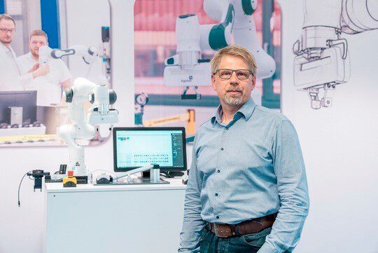 Der Diplom-Ingenieur Dirk Thamm verstärkt als Produktmanager jetzt das Robotics-Team des Elektronikspezialisten TQ. Für den Experten ist klar, dass speziell Cobots echte Gamechanger sind und in den nächsten 10 Jahren in allen Fertigungsnternehmen zu finden sein werden. Der Diplom-Ingenieur Dirk Thamm verstärkt als Produktmanager jetzt das Robotics-Team des Elektronikspezialisten TQ. Für den Experten ist klar, dass speziell Cobots echte Gamechanger sind und in den nächsten 10 Jahren in allen Fertigungsnternehmen zu finden sein werden.