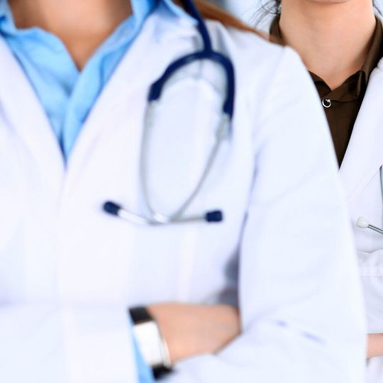 Die Corona-Pandemie hat den Krankenhäusern nicht nur weniger stationäre Patienten und Operationen, sondern damit auch weniger Umsatz beschert. Die Corona-Pandemie hat den Krankenhäusern nicht nur weniger stationäre Patienten und Operationen, sondern damit auch weniger Umsatz beschert.
