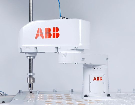 Der neue Scara IRB 920T von ABB ist in verschiedenen Varianten mit Reichweiten von 450, 550 und 650 Millimetern erhältlich. Er ist prädestiniert für Montage-, Kommissionier- und Handhabungsaufgaben mit Lasten bis maximal 6 Kilogramm Gewicht.