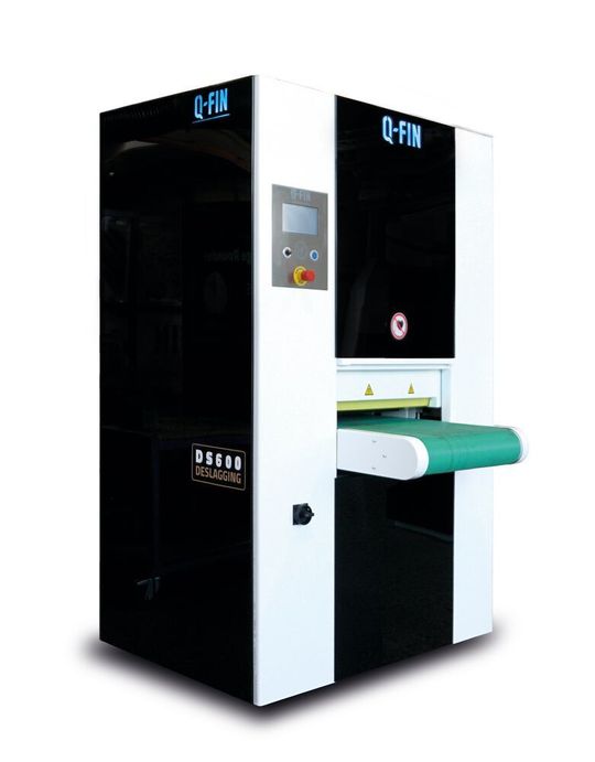 Die DS600 von Q-Fin ist eine autarke Maschine zur Schlackeentfernung. Die DS600 von Q-Fin ist eine autarke Maschine zur Schlackeentfernung.