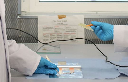 Feststoffbatterien helfen der E-Mobility! Im Projekt Alano befassen sich Industrie und Forschung unter der Koordination der BMW AG mit Lithium-Batterien der nächsten Generation, die Lithiummetall als Anodenmaterial und einen festen Elektrolyt nutzen. Feststoffbatterien helfen der E-Mobility! Im Projekt Alano befassen sich Industrie und Forschung unter der Koordination der BMW AG mit Lithium-Batterien der nächsten Generation, die Lithiummetall als Anodenmaterial und einen festen Elektrolyt nutzen.