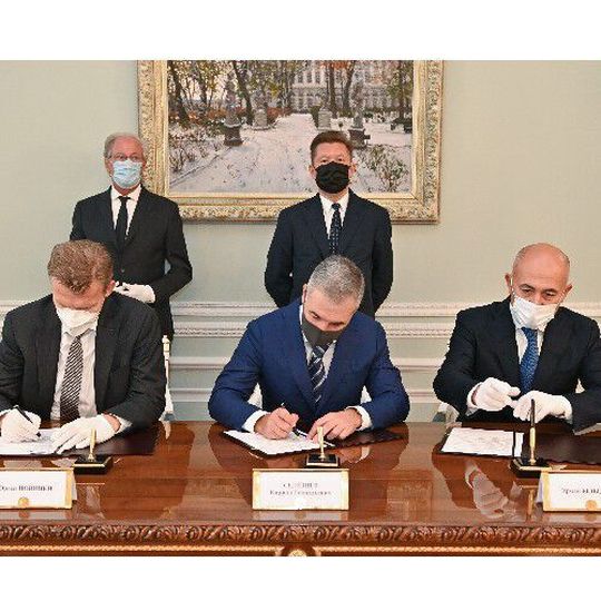 The document was signed in the presence of Alexey Miller, Chairman of the Gazprom Management Committee, and Wolfgang Reitzle, Chairman of the Board of Directors of Linde. The document was signed in the presence of Alexey Miller, Chairman of the Gazprom Management Committee, and Wolfgang Reitzle, Chairman of the Board of Directors of Linde.