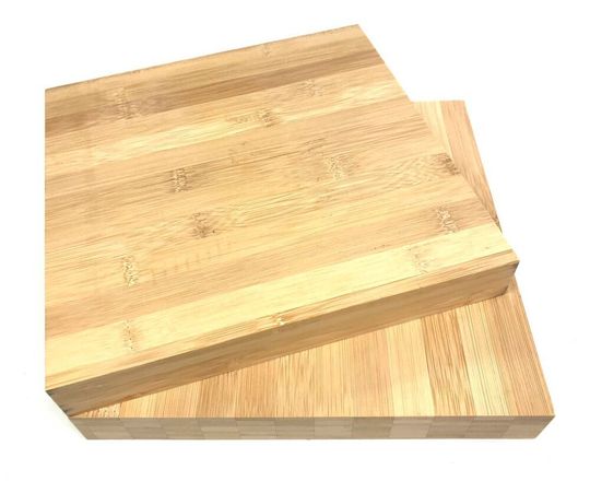 Bambus lässt sich ähnlich wie Holz zu stabilen Platten verarbeiten. Bambus lässt sich ähnlich wie Holz zu stabilen Platten verarbeiten.