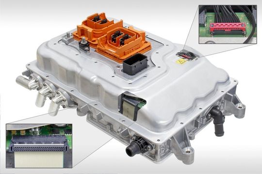 Steckerlösungen wie SMC und MiniBridge werden in vielen Invertern oder Batteriemanagement-Systemen von Hybridfahrzeugen eingebaut. Steckerlösungen wie SMC und MiniBridge werden in vielen Invertern oder Batteriemanagement-Systemen von Hybridfahrzeugen eingebaut.