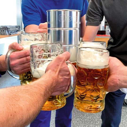 «O’zapft is!» Oktoberfest im hauseigenen Technologiecenter. «O’zapft is!» Oktoberfest im hauseigenen Technologiecenter.